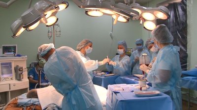 У Черкасах вперше провели пересадку кісткового мозку від напівсумісного донора У Черкасах вперше провели пересадку кісткового мозку від напівсумісного донора