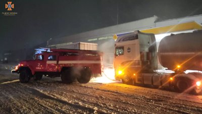 Негода на Полтавщині: із заметів рятувальники витягли понад 10 машин