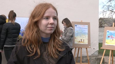 Діти з Волині створили патріотичну інсталяцію та панно біля сільського будинку культури Діти з Волині створили патріотичну інсталяцію та панно біля сільського будинку культури