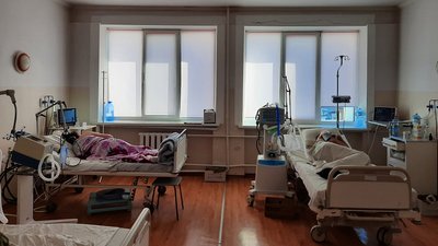 У херсонській лікарні щодня від COVID-19 помирають до 10 людей: лікарі радять вакцинуватись У херсонській лікарні щодня від COVID-19 помирають до 10 людей: лікарі радять вакцинуватись