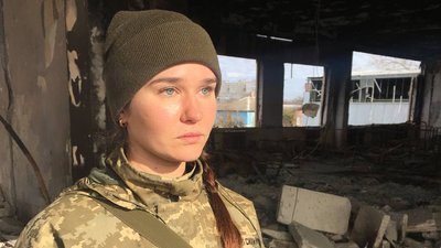 "Останнє, що встигла подумати: це все". Спогади охтирської військової, яка вижила після бомбардування казарми