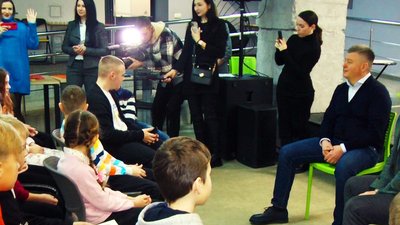 Зібрали понад мільйон гривень для ЗСУ: у Вінниці нагородили 20 дітей-волонтерів Зібрали понад мільйон гривень для ЗСУ: у Вінниці нагородили 20 дітей-волонтерів