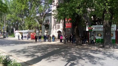 У Запоріжжі утворилися черги на зупинках транспорту: не всі перевізники вийшли на маршрути У Запоріжжі утворилися черги на зупинках транспорту: не всі перевізники вийшли на маршрути
