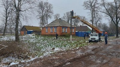 П'ять діб без електрики. Як мешканці села у Ворожбянській громаді на Сумщині жили повністю без світла П'ять діб без електрики. Як мешканці села у Ворожбянській громаді на Сумщині жили повністю без світла