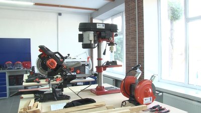 Швейна машинка, верстати та 3D-принтер: у селі на Черкащині працює "Громадська майстерня"