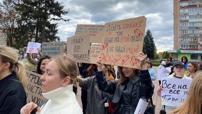У Черкасах містяни просять віддати гроші на ЗСУ, 28 жовтня 2023 У Черкасах містяни просять віддати гроші на ЗСУ, 28 жовтня 2023