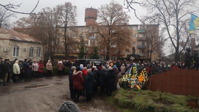 В Охтирці поховали військового Валерія Глєбова, який загинув під Бахмутом В Охтирці поховали військового Валерія Глєбова, який загинув під Бахмутом