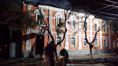 У Харкові горить будинок-пам'ятка архітектури У Харкові горить будинок-пам'ятка архітектури