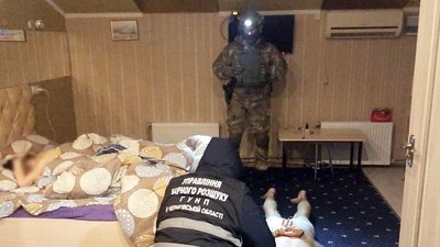 Хотіли викрасти авто: на Чернігівщині затримали трьох підозрюваних у вбивстві Хотіли викрасти авто: на Чернігівщині затримали трьох підозрюваних у вбивстві
