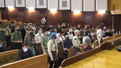 Франківські пластуни принесли на сесію облради Вифлеємський вогонь Франківські пластуни принесли на сесію облради Вифлеємський вогонь