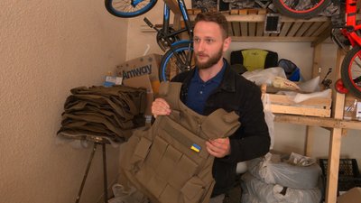 Франківський волонтер з перших днів війни допомагає військовим амуніцією