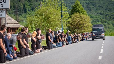 На Закарпатті попрощалися із загиблим на війні Юрієм Кручаницею На Закарпатті попрощалися із загиблим на війні Юрієм Кручаницею