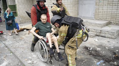 У Харкові російська ракета влучила у житлову багатоповерхівку, є поранені та загиблі 