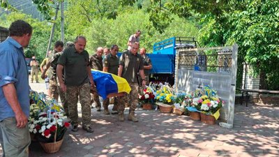 На Закарпатті попрощалися із полеглим захисником Андрієм Петрищенком