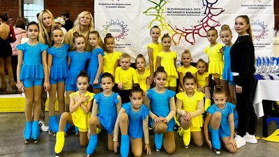"Везуть у Суми сім "золотих" медалей" – сумські фігуристки здобули медалі на Всеукраїнській лізі