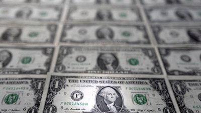 Курс євро і долара зрівнялись — вперше з 2002 року