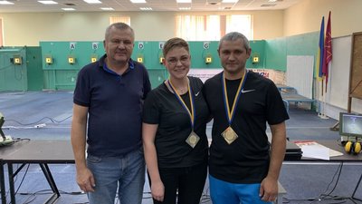 Рівненські пістолетники повернулися зі Львова з трьома золотими медалями Рівненські пістолетники повернулися зі Львова з трьома золотими медалями