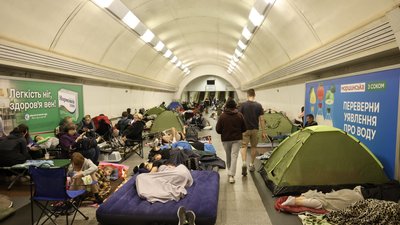 Масований удар РФ по Києву: поранені люди, частина міста без світла, перебої в роботі метро