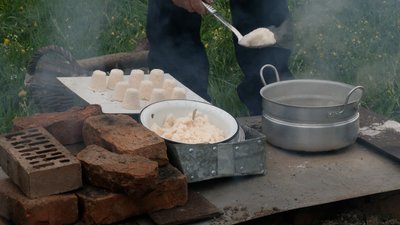Гурманці з Молодкова: як на Івано-Франківщині із соровиці роблять сіль Гурманці з Молодкова: як на Івано-Франківщині із соровиці роблять сіль