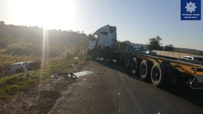 ДТП на Одещині: дві людини травмувалися внаслідок зіткнення фургона та вантажівки