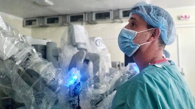 У Львові за допомогою робота-хірурга прооперували дитину із кистою селезінки У Львові за допомогою робота-хірурга прооперували дитину із кистою селезінки