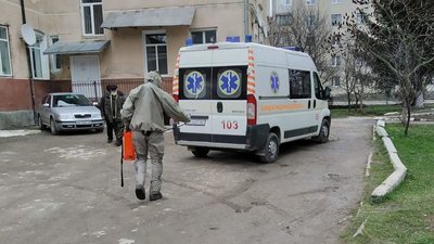 Двоє чоловіків, які захворіли на коронавірус на Тернопільщині були на одній події Двоє чоловіків, які захворіли на коронавірус на Тернопільщині були на одній події