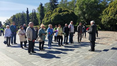 "Ми святкуємо, як і святкували": у Полтаві до Меморіалу Солдатської слави 9 травня несли квіти "Ми святкуємо, як і святкували": у Полтаві до Меморіалу Солдатської слави 9 травня несли квіти