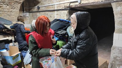 У Луцьку волонтери "КарітАс-спес" роздали допомогу тим, хто її потребує У Луцьку волонтери "КарітАс-спес" роздали допомогу тим, хто її потребує