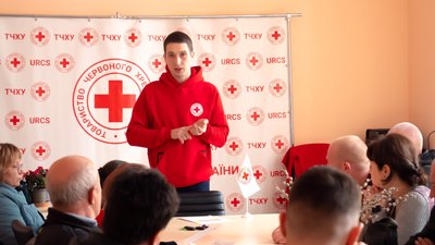 Червоний Хрест надав три автомобілі для мобільних медичних бригад на Запоріжжі Червоний Хрест надав три автомобілі для мобільних медичних бригад на Запоріжжі
