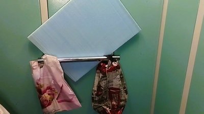 У Миколаєві мешканці будинку лишають у ліфті необхідне на випадок відключення світла У Миколаєві мешканці будинку лишають у ліфті необхідне на випадок відключення світла