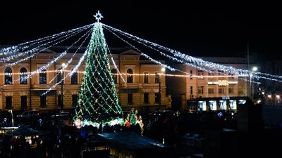 На центральній площі Кропивницького прикрасять 12 ялинок