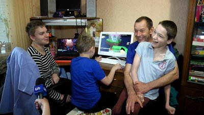 Житомирянин Микола Піддубний сам виховує трьох синів, двоє з яких мають інвалідність