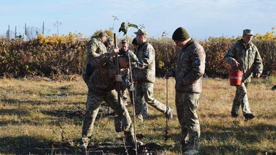 "У пам’ять про льотчика Дмитра Шкарбуна". На Вінниччині висадили яблуневий сад
