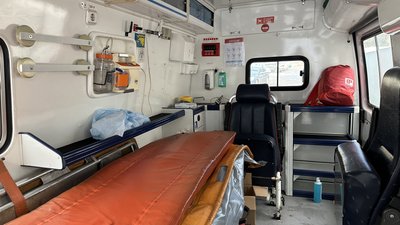 Благодійники з Португалії передали лікарні Херсона автомобіль екстреної медичної допомоги та ліки Благодійники з Португалії передали лікарні Херсона автомобіль екстреної медичної допомоги та ліки