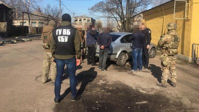 На Донеччині затримали на хабарі двох оперуповноважених поліції