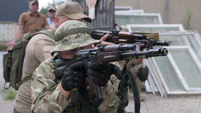 Маневрений бій у місті: на Рівненщині добровольчі формування проходять навчання