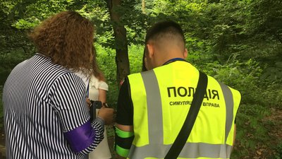 Правоохоронці виконують симуляційні вправи Правоохоронці виконують симуляційні вправи