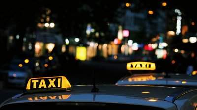 У США таксі безкоштовно возитимуть людей до пунктів вакцинації від COVID-19