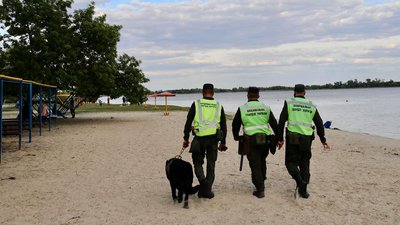 Другу добу херсонські поліцейські патрулюють територію мікрорайону "Корабел" Другу добу херсонські поліцейські патрулюють територію мікрорайону "Корабел"
