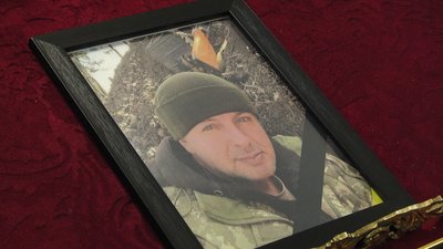 У Свято-Михайлівському соборі Житомира попрощалися із добровольцем Олегом Цибульським У Свято-Михайлівському соборі Житомира попрощалися із добровольцем Олегом Цибульським