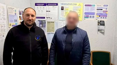Представник омбудсмана на Львівщині Тарас Подвірний та чоловік, який перебував у ТЦК
