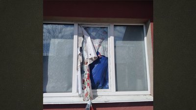 Вибиті вікна в будинку Вибиті вікна в будинку