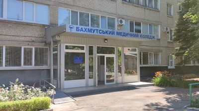 Пільги для абітурієнтів з окупованих територій. В Бахмутському медколеджі складали іспит із біології