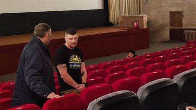 "Це могло статися з кожним містом України": у Черкасах показали фільм "20 днів у Маріуполі" "Це могло статися з кожним містом України": у Черкасах показали фільм "20 днів у Маріуполі"