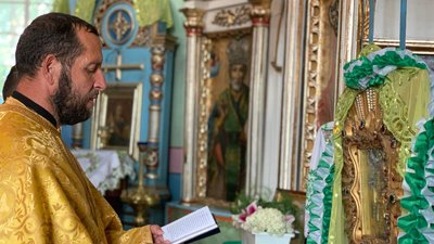 Моляться за Україну та допомагають ЗСУ: у селі на Тернопільщині люди перейшли до ПЦУ Моляться за Україну та допомагають ЗСУ: у селі на Тернопільщині люди перейшли до ПЦУ