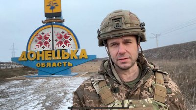 Військовий капелан з Америки підтримує українських військових та розбирає завали після влучань ворожих ракет у Запоріжжі Військовий капелан з Америки підтримує українських військових та розбирає завали після влучань ворожих ракет у Запоріжжі