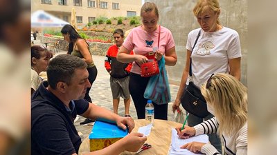 В Олександрії на Кіровоградщині переселенців годують безкоштовними обідами В Олександрії на Кіровоградщині переселенців годують безкоштовними обідами