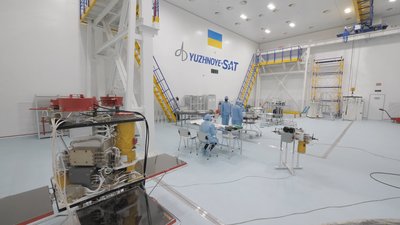 «Відновимо присутність України у навколоземному просторі». У Дніпрі завершують розробку супутника «Січ-2-30»