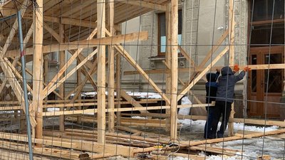Для людей з інвалідністю ускладнився в’їзд до Тернопільського драмтеатру