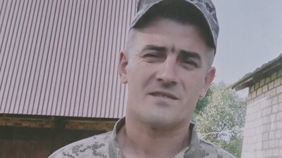 "Він ніколи не відправляв хлопців самих": мама загиблого бійця Володимира Чуйка розповіла про сина "Він ніколи не відправляв хлопців самих": мама загиблого бійця Володимира Чуйка розповіла про сина